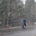 im Schneeregen den Pass rauf
